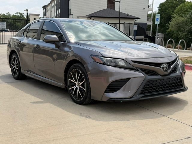 Toyota Camry Vehicle Full-screen Gallery Image 08
