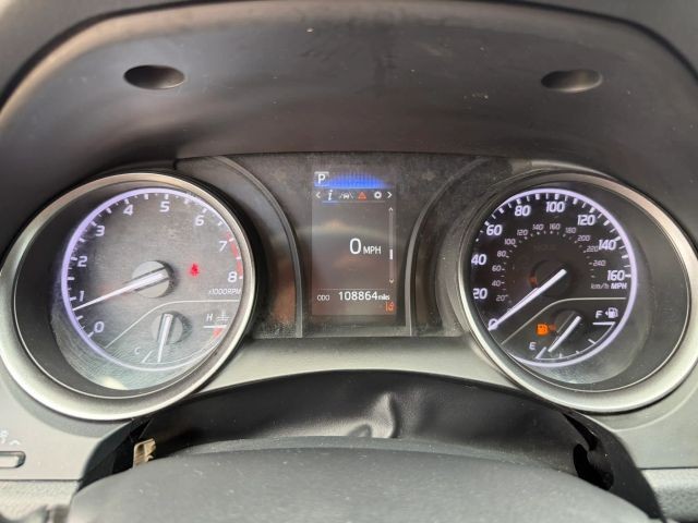 Toyota Camry Vehicle Full-screen Gallery Image 13