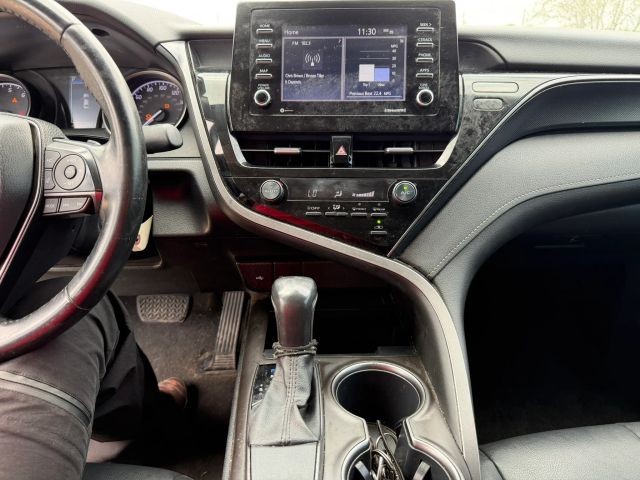 Toyota Camry Vehicle Full-screen Gallery Image 14