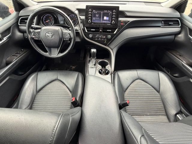 Toyota Camry Vehicle Full-screen Gallery Image 19