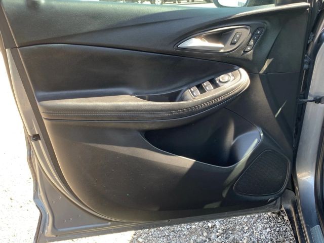 Buick Encore GX Vehicle Full-screen Gallery Image 09