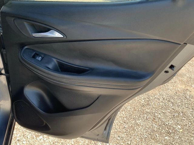 Buick Encore GX Vehicle Full-screen Gallery Image 13