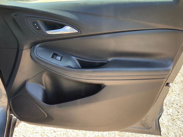 Buick Encore GX Vehicle Full-screen Gallery Image 19