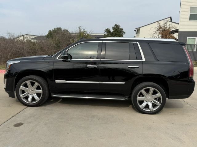 Cadillac Escalade ESV Vehicle Full-screen Gallery Image 03