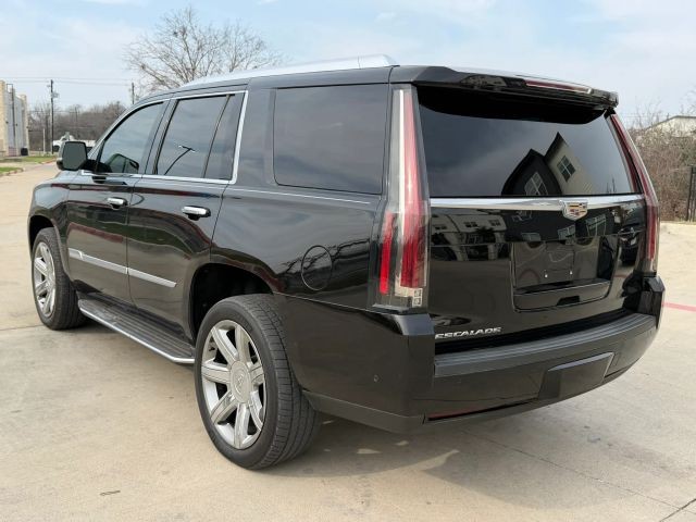 Cadillac Escalade ESV Vehicle Full-screen Gallery Image 04