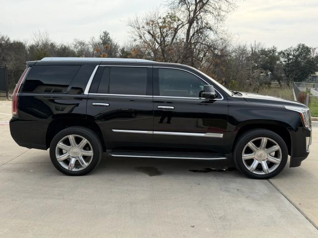 Cadillac Escalade ESV Vehicle Full-screen Gallery Image 07
