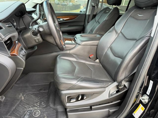 Cadillac Escalade ESV Vehicle Full-screen Gallery Image 12