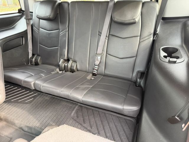 Cadillac Escalade ESV Vehicle Full-screen Gallery Image 22