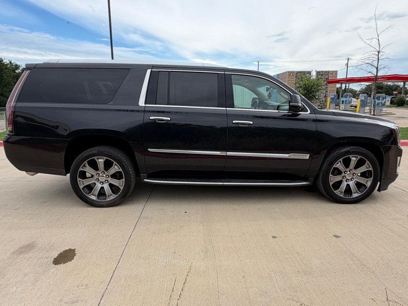 Cadillac Escalade ESV Vehicle Full-screen Gallery Image 07