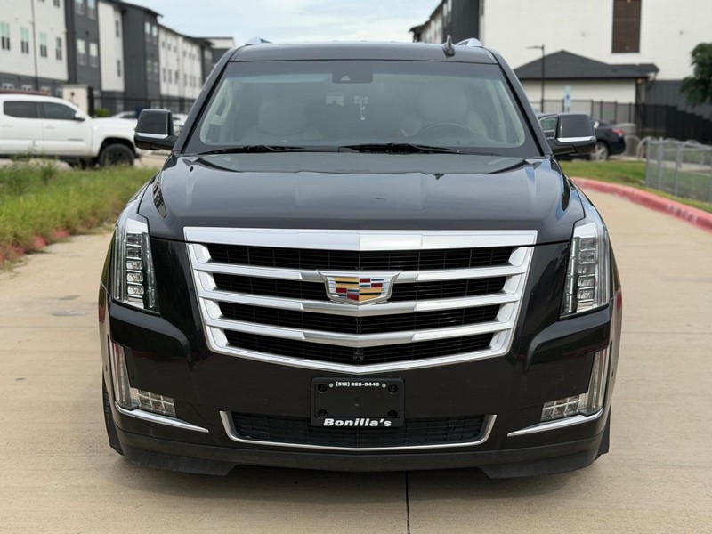 Cadillac Escalade ESV Vehicle Full-screen Gallery Image 09