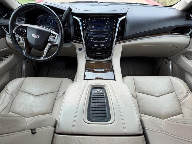 Cadillac Escalade ESV Vehicle Full-screen Gallery Image 20