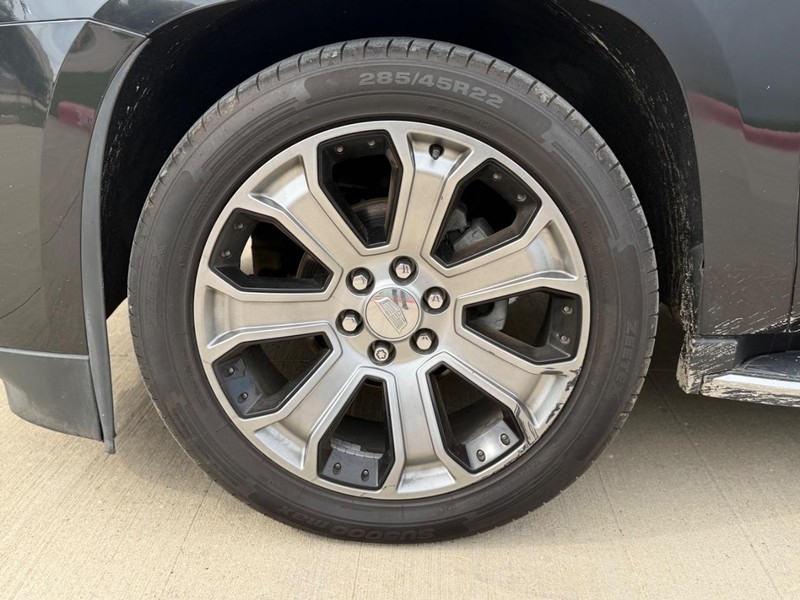 Cadillac Escalade ESV Vehicle Full-screen Gallery Image 24