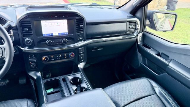 Ford F-150 Vehicle Full-screen Gallery Image 07