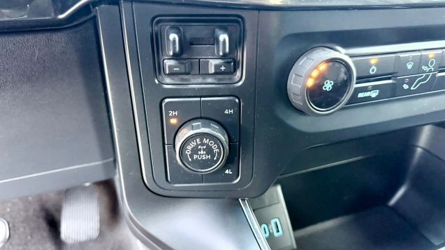 Ford F-150 Vehicle Full-screen Gallery Image 08