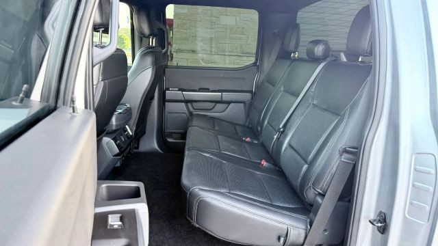 Ford F-150 Vehicle Full-screen Gallery Image 09