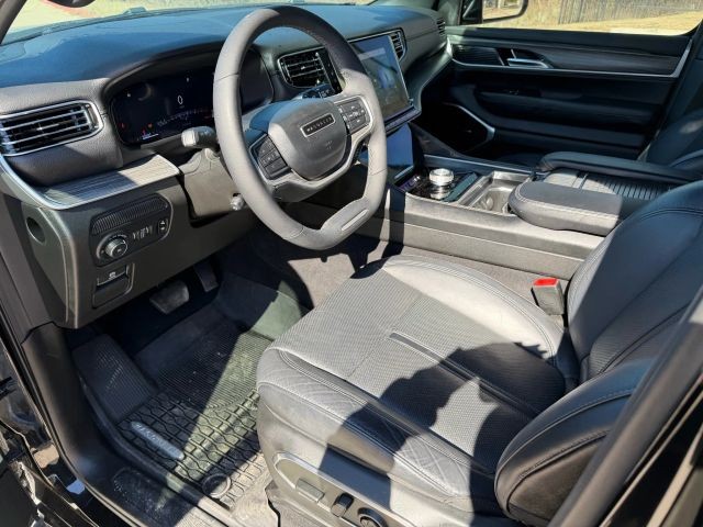 Jeep Wagoneer Vehicle Full-screen Gallery Image 11