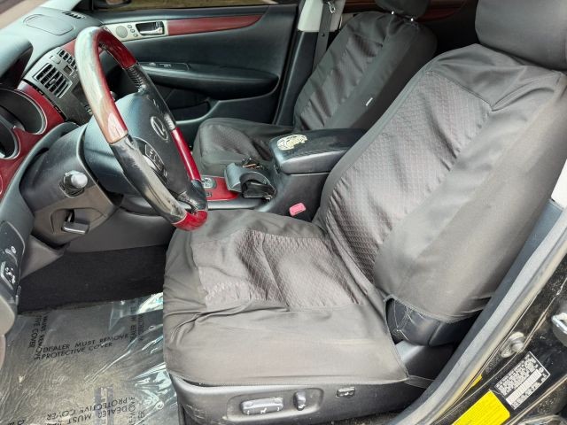 Lexus ES 330 Vehicle Full-screen Gallery Image 12