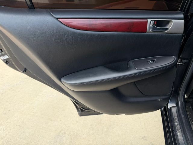 Lexus ES 330 Vehicle Full-screen Gallery Image 14