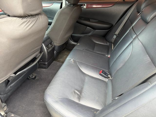 Lexus ES 330 Vehicle Full-screen Gallery Image 15