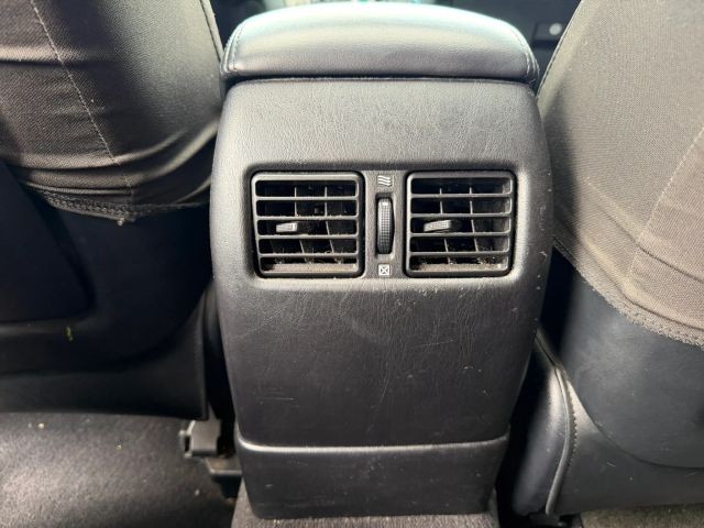 Lexus ES 330 Vehicle Full-screen Gallery Image 17