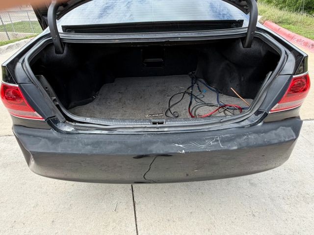 Lexus ES 330 Vehicle Full-screen Gallery Image 19