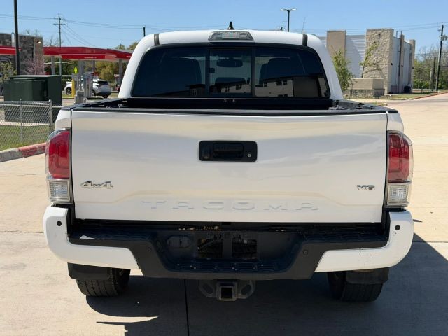 Toyota Tacoma Vehicle Full-screen Gallery Image 05