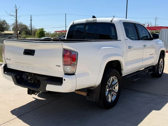 Toyota Tacoma Vehicle Full-screen Gallery Image 06