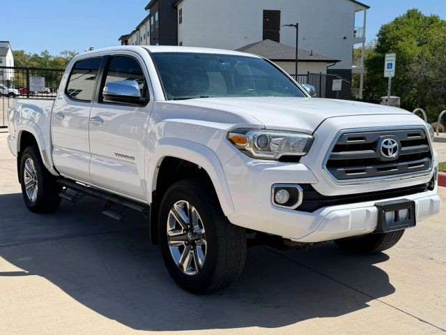 Toyota Tacoma Vehicle Full-screen Gallery Image 08