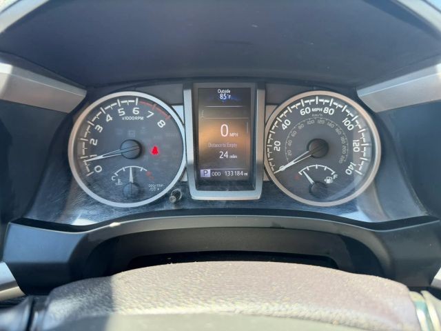 Toyota Tacoma Vehicle Full-screen Gallery Image 13