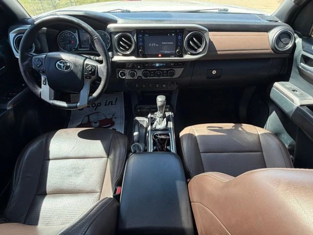 Toyota Tacoma Vehicle Full-screen Gallery Image 19