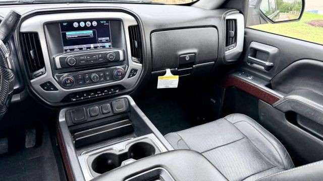GMC Sierra 1500 Vehicle Full-screen Gallery Image 10