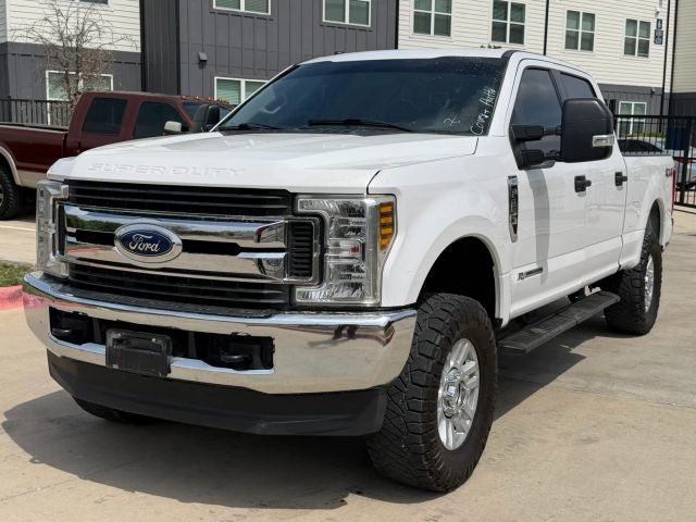 Ford Super Duty F-250 SRW Vehicle Full-screen Gallery Image 02