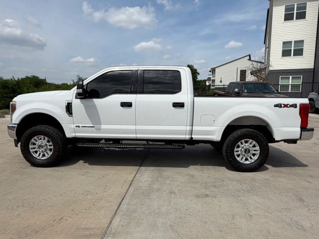 Ford Super Duty F-250 SRW Vehicle Full-screen Gallery Image 03