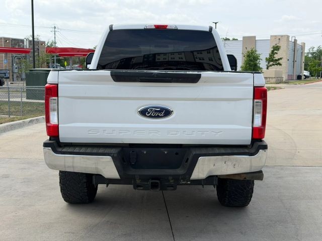 Ford Super Duty F-250 SRW Vehicle Full-screen Gallery Image 05
