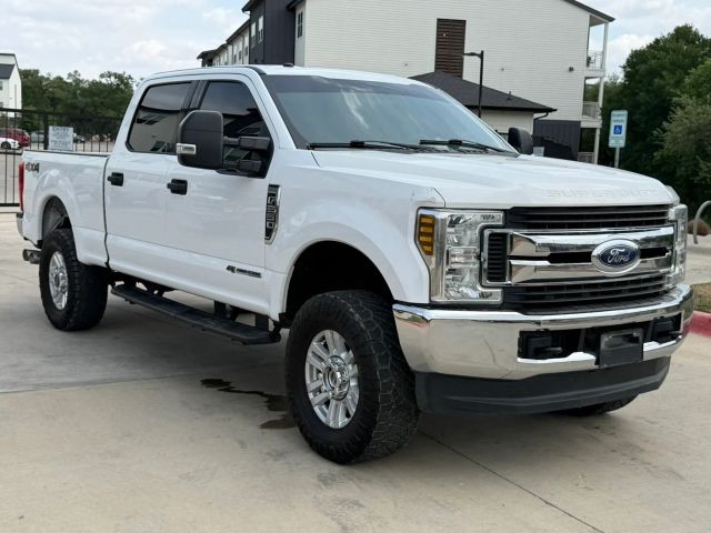 Ford Super Duty F-250 SRW Vehicle Full-screen Gallery Image 08