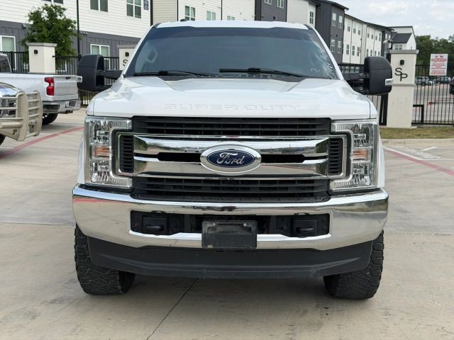 Ford Super Duty F-250 SRW Vehicle Full-screen Gallery Image 09