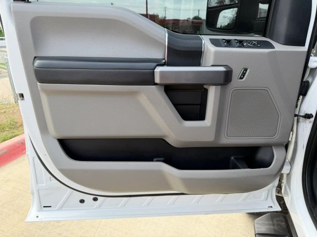 Ford Super Duty F-250 SRW Vehicle Full-screen Gallery Image 10