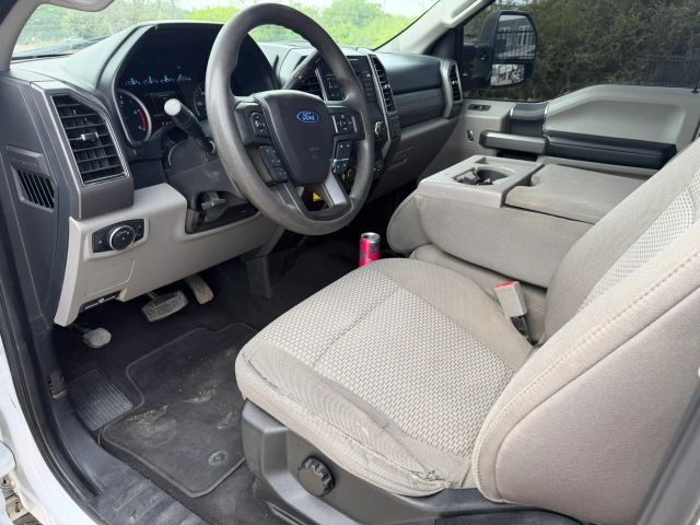 Ford Super Duty F-250 SRW Vehicle Full-screen Gallery Image 11