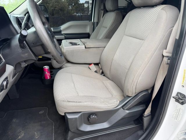 Ford Super Duty F-250 SRW Vehicle Full-screen Gallery Image 12