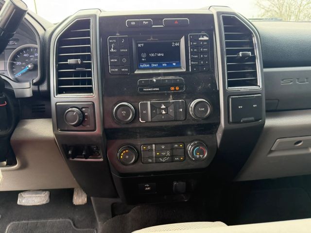 Ford Super Duty F-250 SRW Vehicle Full-screen Gallery Image 14