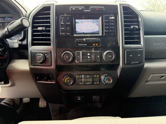 Ford Super Duty F-250 SRW Vehicle Full-screen Gallery Image 15