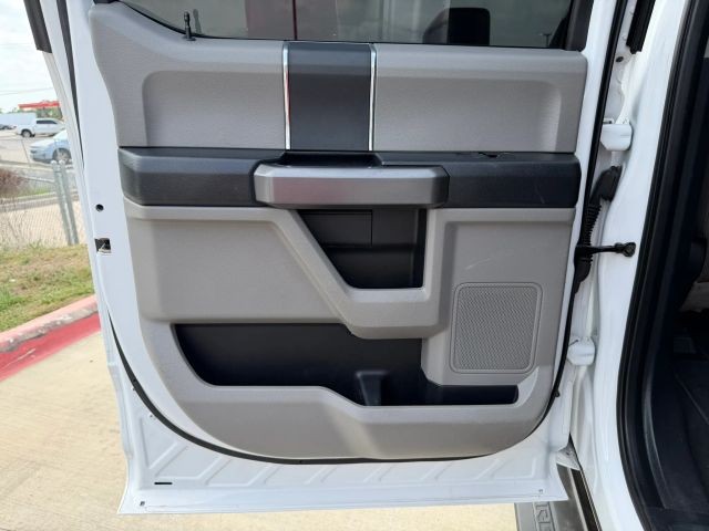 Ford Super Duty F-250 SRW Vehicle Full-screen Gallery Image 16