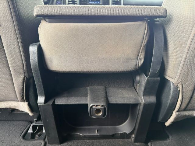 Ford Super Duty F-250 SRW Vehicle Full-screen Gallery Image 19