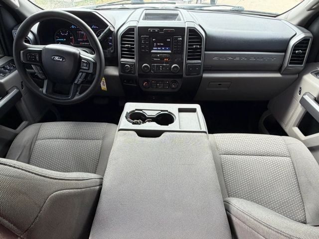 Ford Super Duty F-250 SRW Vehicle Full-screen Gallery Image 20