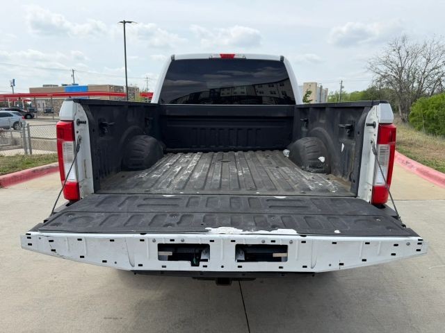 Ford Super Duty F-250 SRW Vehicle Full-screen Gallery Image 21