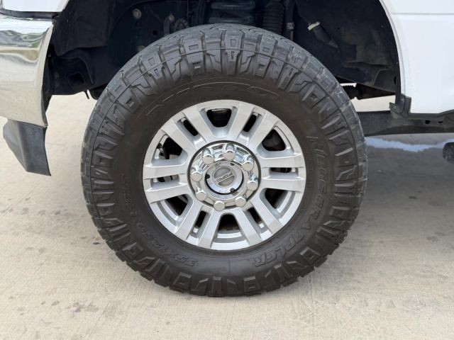 Ford Super Duty F-250 SRW Vehicle Full-screen Gallery Image 23