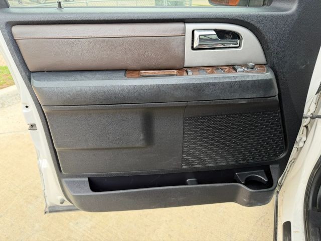 Ford Expedition Vehicle Full-screen Gallery Image 10