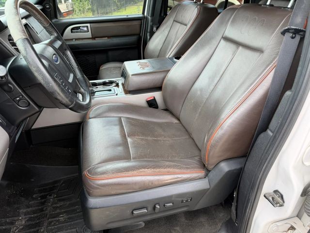 Ford Expedition Vehicle Full-screen Gallery Image 12