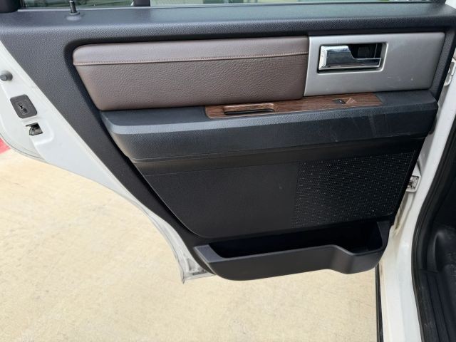 Ford Expedition Vehicle Full-screen Gallery Image 16