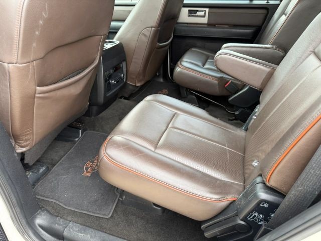 Ford Expedition Vehicle Full-screen Gallery Image 17